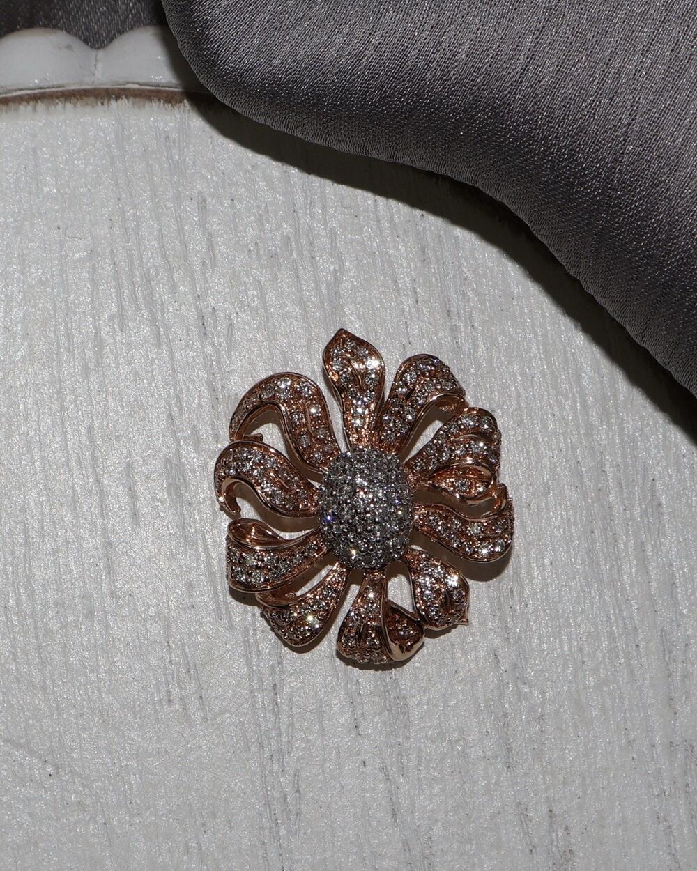 14k Rose Gold Rose Flower Pendant 4.46G / 0.9in / 1.26tcw